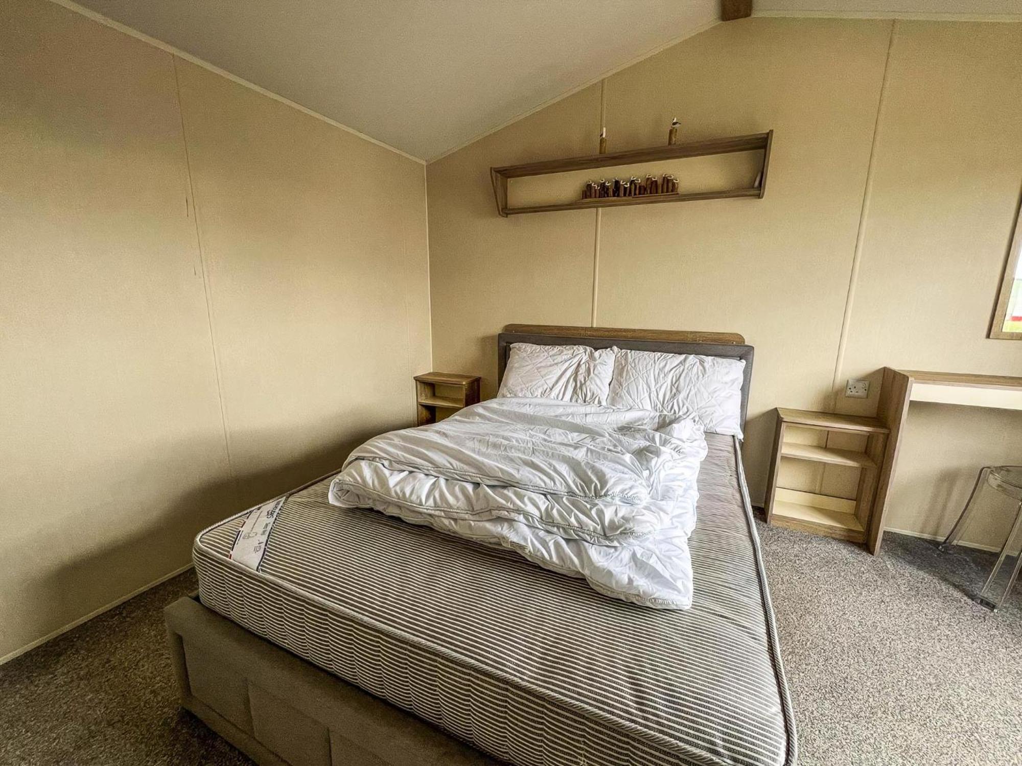 Modern 6 Berth Caravan With Wifi At St Osyth Beach In Essex Ref 28051Fv Clacton-on-Sea Exteriör bild